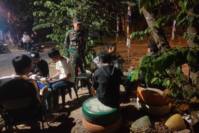 Jaga Keamanan Lingkungan, Koramil 11/Punggelan Laksanakan Patroli Siskamling