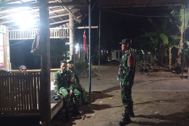 KORAMIL 02 KLAMPOK BERSAMA  LINMAS DAN WARGA MASYARAKAT PATROLI SISKAMLING