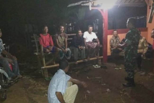 Babinsa Laksanakan Patroli Malam Cek Pos Ronda di Desa Purwonegoro