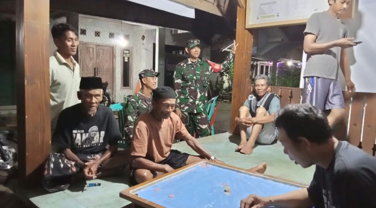 Babinsa Koramil 13 Banjarmangu Melaksanakan Patroli Rutin Sambangi Warga