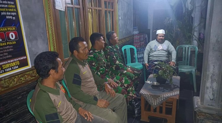 Menciptakan Keamanan Lingkungan Babinsa Koramil 17 Wanayasa melaksanakan Patroli Malam