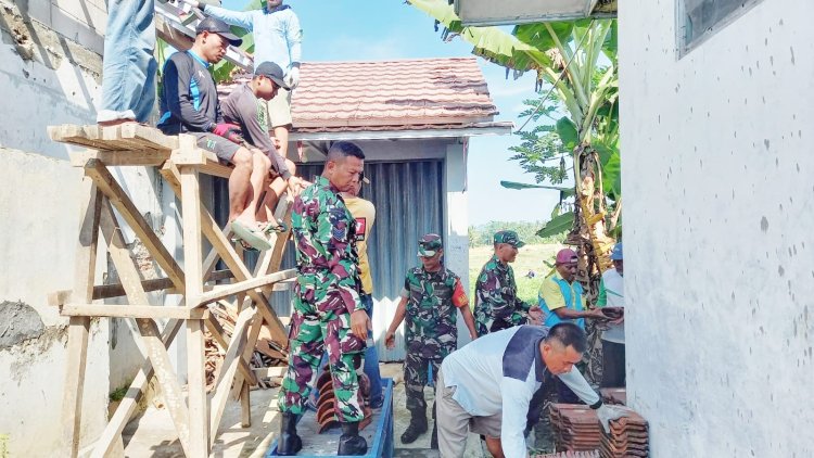 Serma Sagi Bahu-Membahu Bedah Rumah Warga di Desa Bandingan