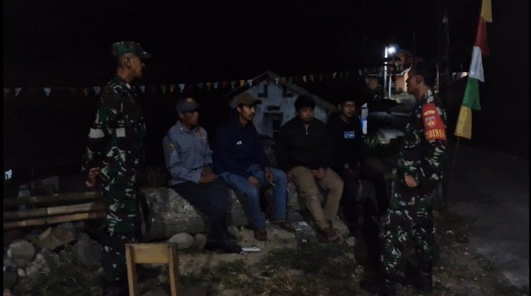 Babinsa Koramil 04 Karangkobar Melaksanakan Patroli Siskamling Bersama Linmas Dan Warga
