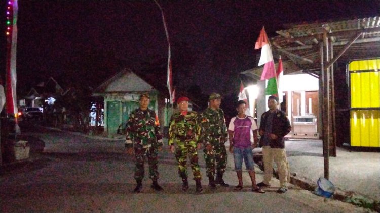 Babinsa dan Kokam Perkuat Siskamling di wilayah kecamatan Mandiraja