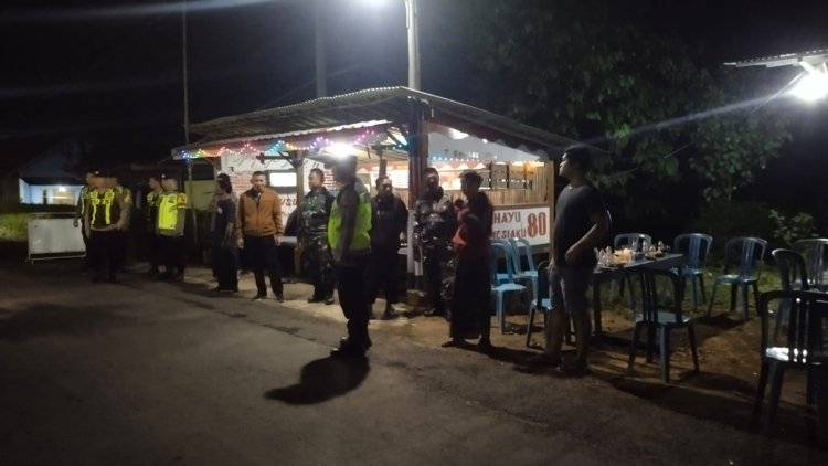 Ronda Malam Bersama TNI Warga dan Koramil 08/Purwonegoro Perkuat Keamanan Lingkungan