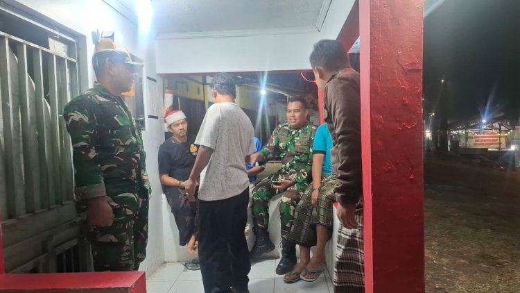 Babinsa Koramil 12 Sigaluh Patroli Siskamling Bersama Warga Cegah Gangguan Kamtibmas