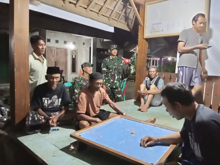 Babinsa Koramil 13 Banjarmangu Melaksanakan Patroli Rutin Sambangi Warga