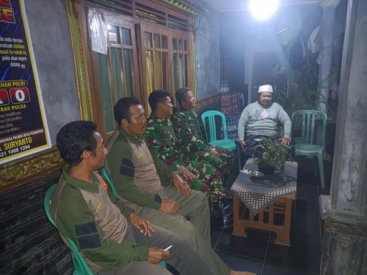Menciptakan Keamanan Lingkungan Babinsa Koramil 17 Wanayasa melaksanakan Patroli Malam