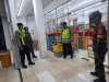 Koramil dan Polsek Wanadadi Patroli Bersama Sasar Toko Modern yang Buka hingga Malam Hari
