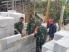Babinsa Koramil 16 Pejawaran Bantu Pembangunan Rumah Tidak Layak Huni