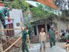 Babinsa Koramil 01 Banjarnegara Bantu Renovasi Rumah Tidak Layak Huni