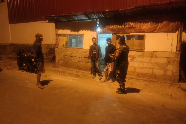 Babinsa Koramil 11 Punggelan Aktif melaksanakan Siskamling bersama warga binaan