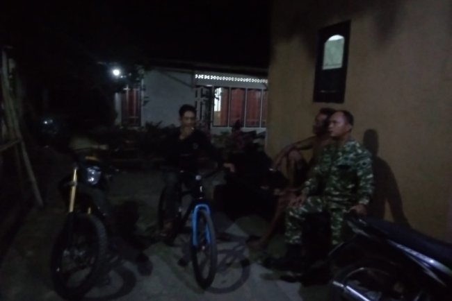 Babinsa Koramil 13 Banjarmangu Melaksanakan Patroli Rutin Sambangi Warga