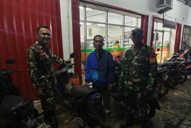 Patroli Malam Babinsa Koramil 15 Rakit dan Banser Jaga Kondusifitas Wilayah