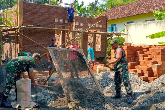 Koramil 08 Purwanegara Renovasi RTLH di Kaliajir Perkuat Kemanunggalan TNI dengan Rakyat