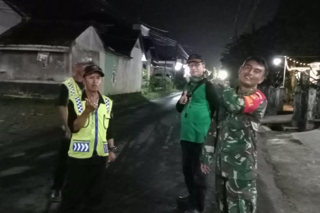 Ciptakan Rasa Aman Babinsa Koramil 08 Purwanegara Melaksanakan Patroli Rutin