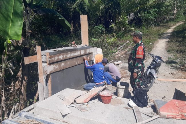 Dandim Banjarnegara Tinjau Pembangunan Jembatan Garuda Beton Sungai Jarompang