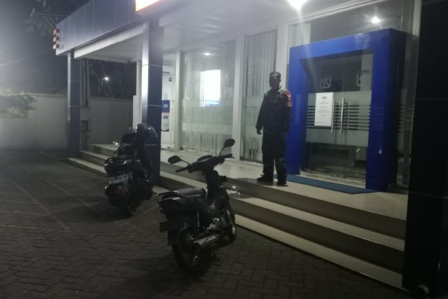 Babinsa Koramil 18/Pagentan Adakan Patroli Malam Untuk Memastikan Keamanan Wilayah