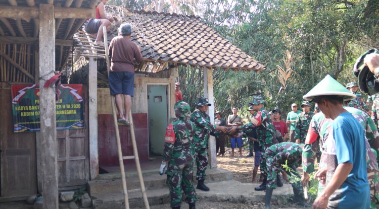 Karya Bakti Kodim 0704 Banjarnegara Rehab MCK dan Tempat Wudu Mushola Al Ma’arif