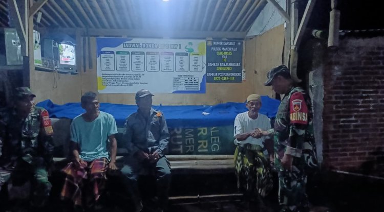  Babinsa Koramil 07 Mandiraja Patroli Siskamling Bersama Warga Cegah Gangguan Kamtibmas