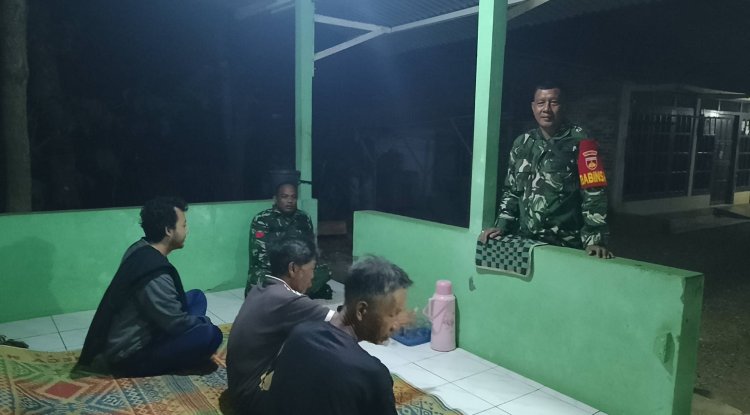 Patroli Siskamling, Babinsa Susukan Pastikan Lingkungan Warga Aman