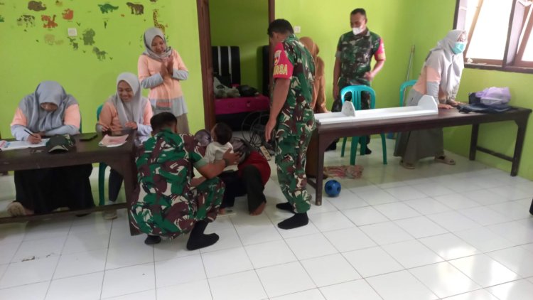 Babinsa Koramil 04 Karangkobar Dan Bindes Desa Kegiatan Posyandu Balita