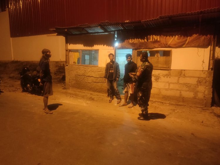 Babinsa Koramil 11 Punggelan Aktif melaksanakan Siskamling bersama warga binaan