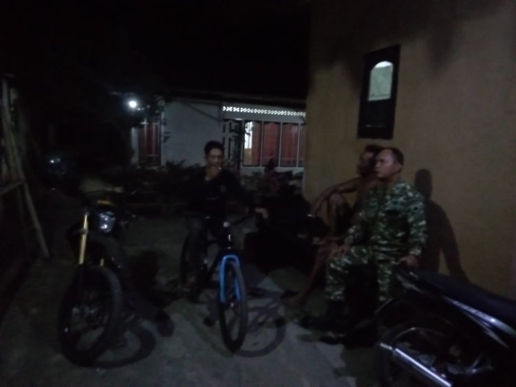 Babinsa Koramil 13 Banjarmangu Melaksanakan Patroli Rutin Sambangi Warga