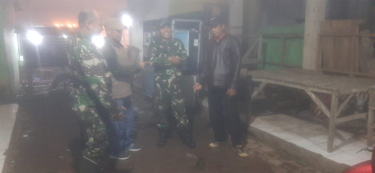 Ciptakan Keamanan Lingkungan Babinsa Koramil 17 Wanayasa melaksanakan Patroli Malam