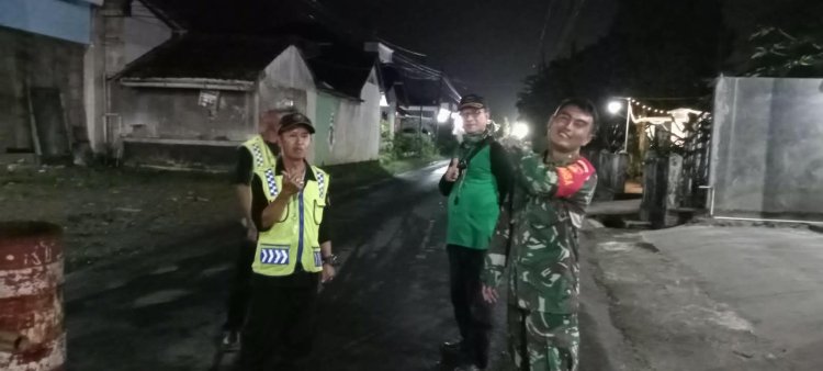 Ciptakan Rasa Aman Babinsa Koramil 08 Purwanegara Melaksanakan Patroli Rutin