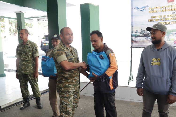 HUT TNI ke-81 Kodim Banjarnegara Bagikan Sembako untuk Warga