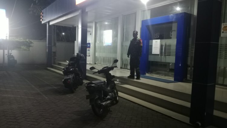 Babinsa Koramil 18/Pagentan Adakan Patroli Malam Untuk Memastikan Keamanan Wilayah