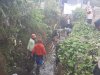 Danramil 17/Wanayasa Turut Serta Melaksanakan Kerja Bhakti Pembersihan Sungai di Desa Binaan