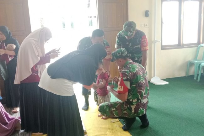 Babinsa Koramil 18 Pagentan Dampingi Kegiatan Posyandu Margo Mulyo 1, Wujud Kepedulian TNI terhadap Kesehatan Balita
