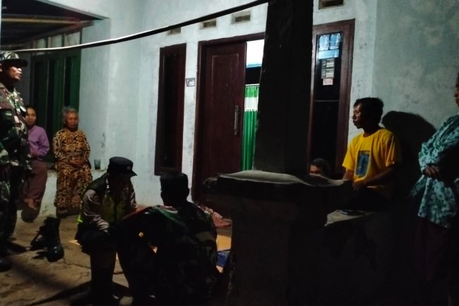 Patroli Siskamling, Babinsa Susukan Pastikan Lingkungan Warga Aman