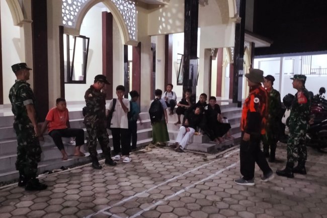 Menjaga keamanan wilayah Koramil 11/Punggelan Gelar Patroli Malam bersama Ormas