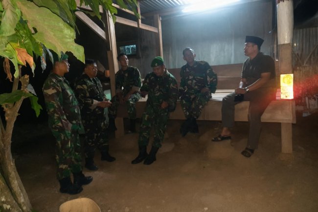 Koramil 03 Wanadadi Patroli Siskamling Ajak Warga Gumingsir Waspadai Kebakaran di Musim Kemarau