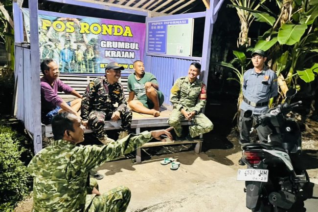 Tingkatkan Lingkungan Aman, Babinsa Patroli Rutin Bersama Anggota Linmas dan Banser