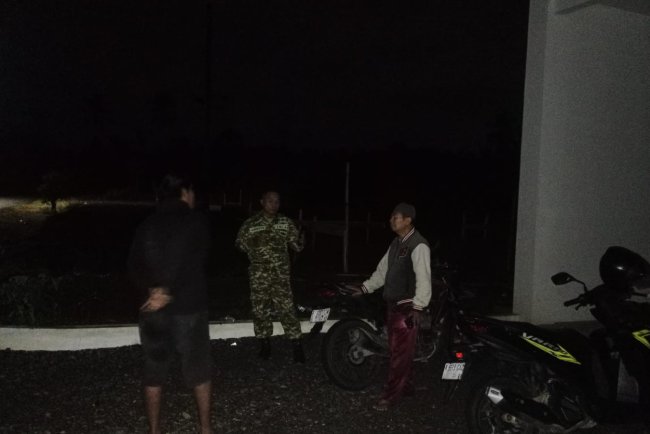Pastikan lingkungan dan Fasilitas di wilayah aman, Babinsa laksanakan patroli di Desa Binaan