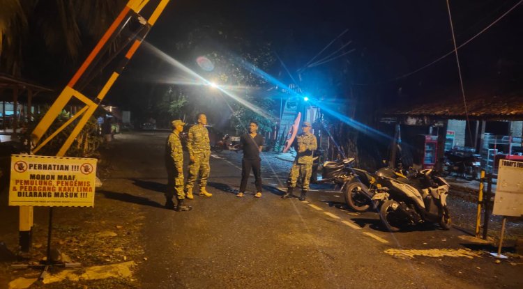 Patroli Gabungan TNI Perkuat Siskamling