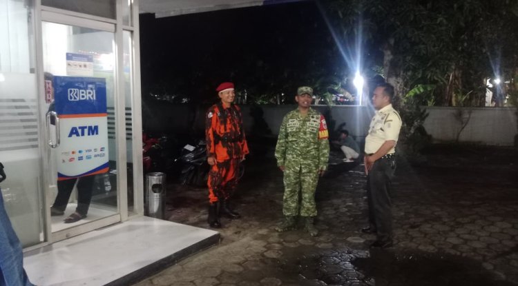 Babinsa bersama Ormas Pemuda Pancasia Intensifkan Patroli Malam di wilayah Wujudkan Lingkungan Aman dan Kondusif