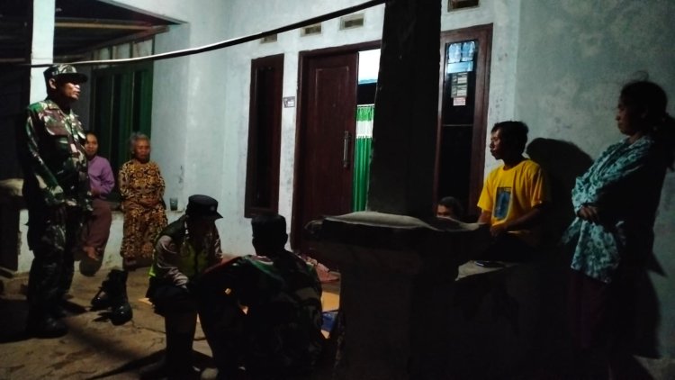 Patroli Siskamling, Babinsa Susukan Pastikan Lingkungan Warga Aman