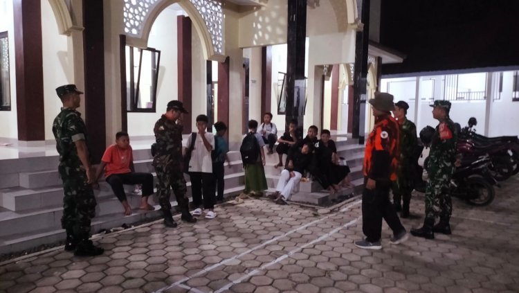 Menjaga keamanan wilayah Koramil 11/Punggelan Gelar Patroli Malam bersama Ormas