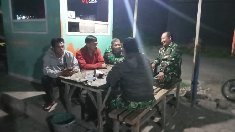 Keamanan Lingkungan Babinsa Koramil 17/Wanayasa melaksanakan Patroli Malam