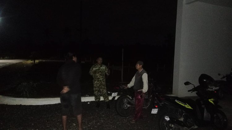 Pastikan lingkungan dan Fasilitas di wilayah aman, Babinsa laksanakan patroli di Desa Binaan