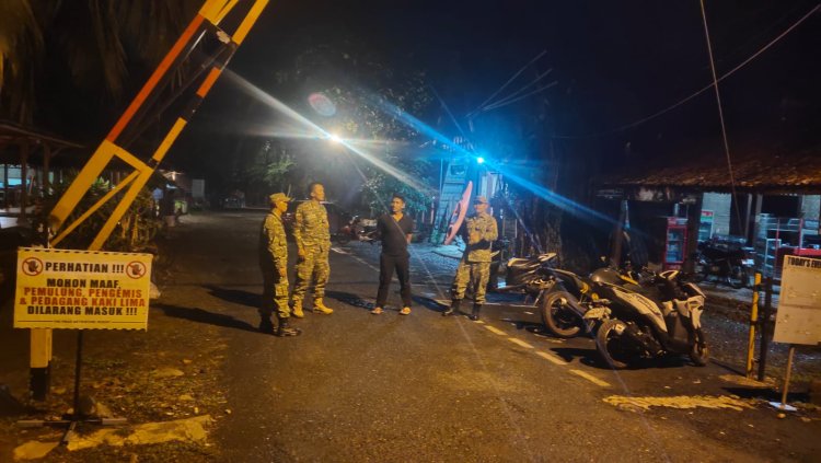 Patroli Gabungan TNI Perkuat Siskamling